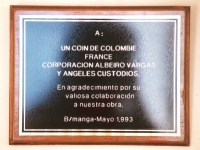 Au mur, une petite plaque de remerciement à la France, via l\'association du Pays Basque.